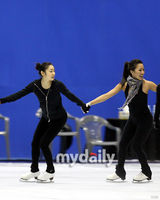 幻灯图：金妍儿等参加2010冰上表演彩排