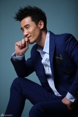 组图：奇道蓝西装写真帅气绅士彰显型男魅力