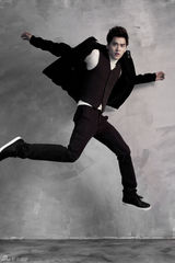 高清组图：李易峰化身滞空高手 时尚动感显活力