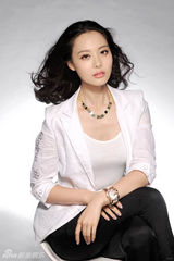 组图：原雨曝光最新写真 可爱女孩造型百变