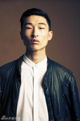 组图：韩裔小眼丑帅男模 另类东方面孔西方走红