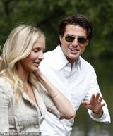 幻灯图：阿汤哥与迪亚兹宣传新片 伦敦郊外共享浪漫