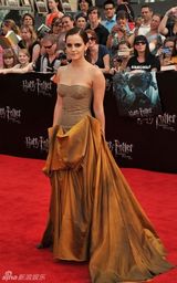 高组图：《哈7下》纽约首映 艾玛低胸礼服亮相