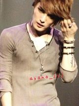 组图：金在中日本演唱会第二场 玩偶塞胸搞怪