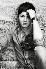 组图：叶祖新黑白写真逆袭深秋雅痞风