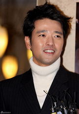 高清图：大热韩剧《同伊》庆功 韩孝珠休闲装扮迷人