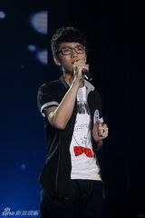 幻灯组图：快男300强突围赛首场 9位选手晋级60强