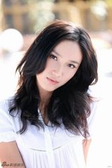 组图：邹涵虹初夏写真玩小清新 气质沉静美好