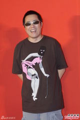 组图：程青松男男接吻 李斯丹妮被曝曾与范爷激吻