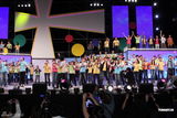 组图：萧亚轩昆凌等港台百位明星同台为公益开唱