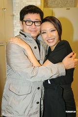 组图：卓韵芝栋笃笑群星捧场 邀郑伊健黄浩然站台