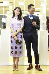 组图：高圆圆优雅紫裙亮相 秀美腿显摩登范儿