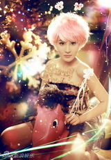 高清组图：王澜霏化身粉红精灵 圣诞大片曝光