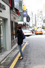 组图：刘孜韩国素颜街拍  恬静淡雅韩范儿十足