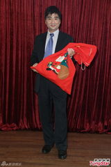 组图：许雅涵领众师妹扮性感 李组长现男人本色