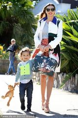 组图：米兰达带子出街花裙靓丽 弗林萌爆镜头