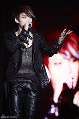 组图：金在中首场个人演唱会与粉丝共狂欢