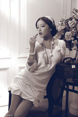 组图：阚清子黑白名媛大片 红唇微启幽暗魅惑