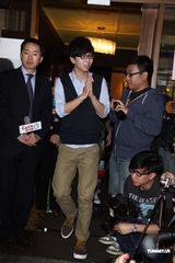 组图：22岁胡夏期待谈恋爱 献爱心助弱势儿童募款