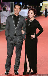 组图：陶晶莹黑裙典雅 挽老公李李仁秀恩爱