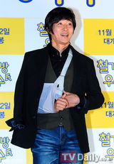 组图：韩星崔秀钟主演《幸福快递》举行媒体试映会