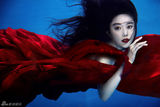 组图：范冰冰水下虞姬艳妆 红纱曼妙幽然气质