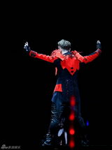 组图：潘玮柏北京演唱会 与吴克群基情亲嘴