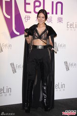 组图：伊林模特开年会 女星薄纱遮三点隐露下体