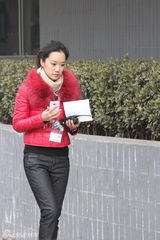 组图：北影放榜日最美工作人员与考生竞艳