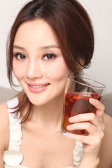 幻灯图集：李小璐写真清新自然 显居家健康之美