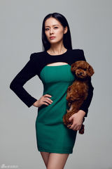 组图：王力可时尚写真 续写宠物情缘