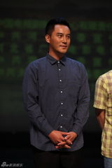 组图：田丽刘佩琦亮相《进错门的女人》发布会