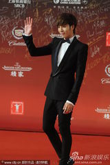 组图：韩国男星鲁敏宇帅气有型