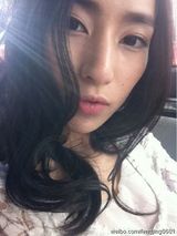 组图：疑似李亚鹏激吻女私照 容貌清纯可人