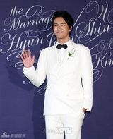 组图：申贤俊娶小12岁娇妻 玄彬张东健到场祝贺