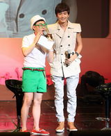 高清图：郑元畅韩国粉丝见面会 小综蓄胡显男人味