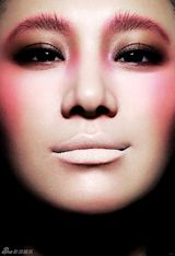 高清组图：尚雯婕再登封面 夸张彩妆“节”味十足