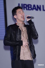 组图：黄立成黄立行兄弟档献唱 现场气氛热烈