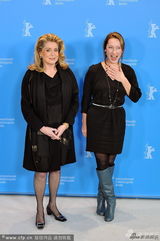 组图：《狂妈上路》记者会 常青树凯瑟琳亮相