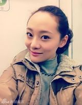 组图：51岁宋佳22岁女儿私房照 继承美貌大眼可爱