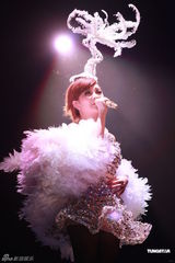 组图：梁静茹演唱会落幕 与表哥同台合唱