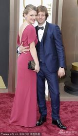 组图：86届奥斯卡红毯星光闪耀 高贵与奇葩并存