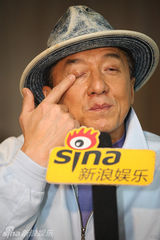 组图：成龙携《十二生肖》主演对话新浪娱乐