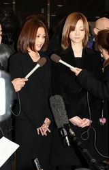 幻灯图：后藤真希为母举行告别式 早安成员嚎啕大哭