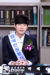 组图：朴海镇模范纳税 金荷娜刘仁娜美艳