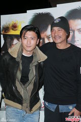 组图：谢霆锋否认豪宅赠前妻 新年与两子聚天伦