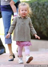 组图：杰西卡-帕克接女儿放学妹妹得宠姐姐吃醋