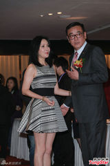 组图：章子怡火红包身裙挽手梁朝伟 宗师夺4奖