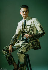 组图：迟帅复古风大片演绎多变摩登魅力