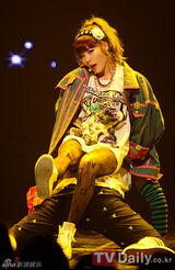 组图：泫雅孙丹菲《M 倒计时》热舞  李夏怡再夺冠